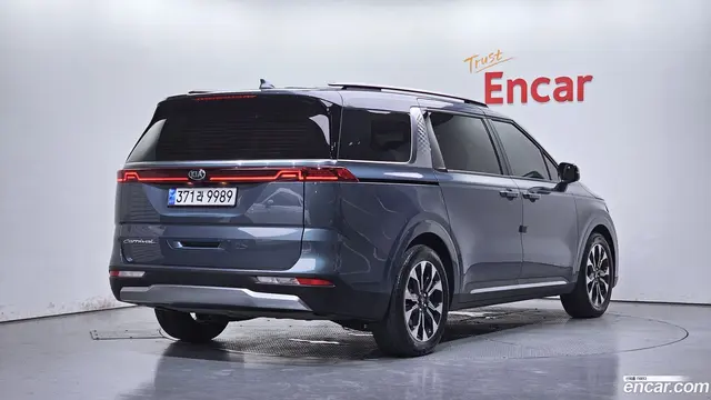 Main__Slider__Photo:Canival Kia 2021.3-1