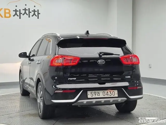 Main__Slider__Photo:Niro Kia 2016.4-1