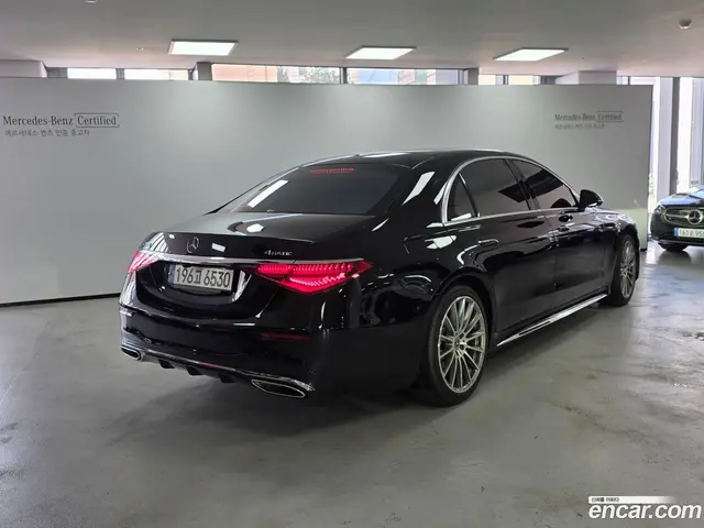 Main__Slider__Photo:S-Class Mercedes-Benz 2021.6-1