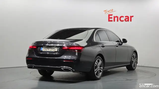 Main__Slider__Photo:E-Class Mercedes-Benz 2021.6-1