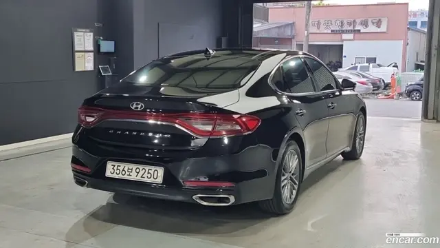 Main__Slider__Photo:Grandeur Hyundai 2019.2-1