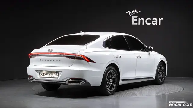 Main__Slider__Photo:Grandeur Hyundai 2020.8-1