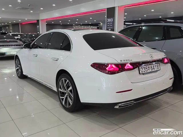 Main__Slider__Photo:E-Class Mercedes-Benz 2024.3-1