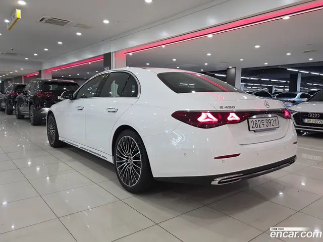 Main__Slider__Photo:E-Class Mercedes-Benz 2025.7-1