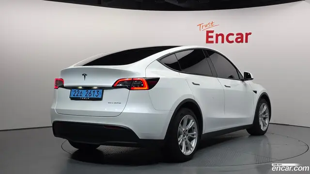 Main__Slider__Photo:Model Y Tesla 2022.5-1