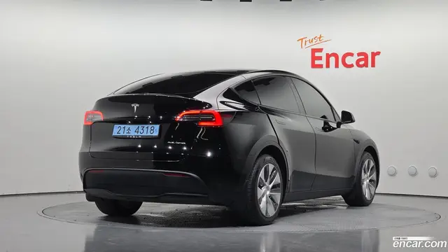 Main__Slider__Photo:Model Y Tesla 2022.4-1
