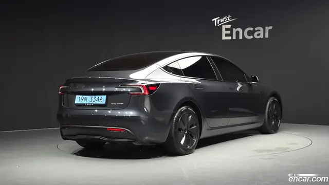 Main__Slider__Photo:Model 3 Tesla 2025.2-1
