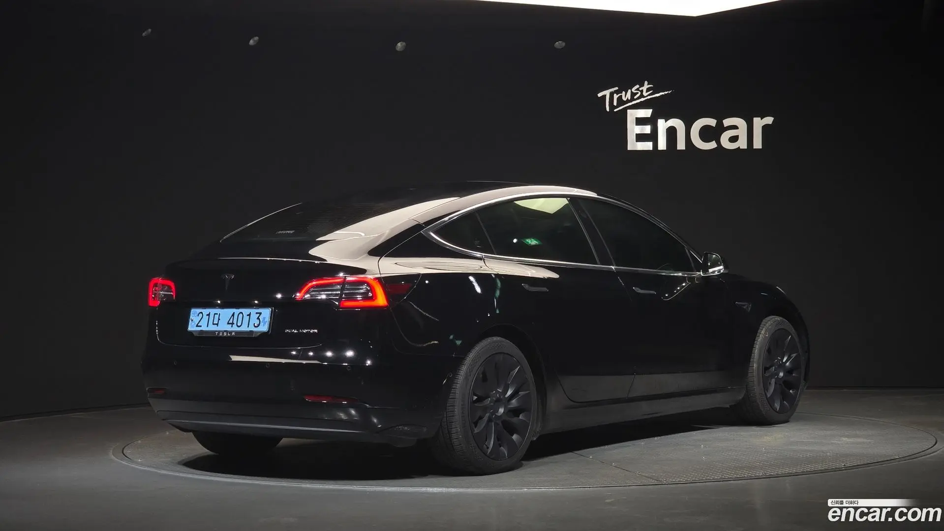 Main__Slider__Photo:Model 3 Tesla 2020.5-1