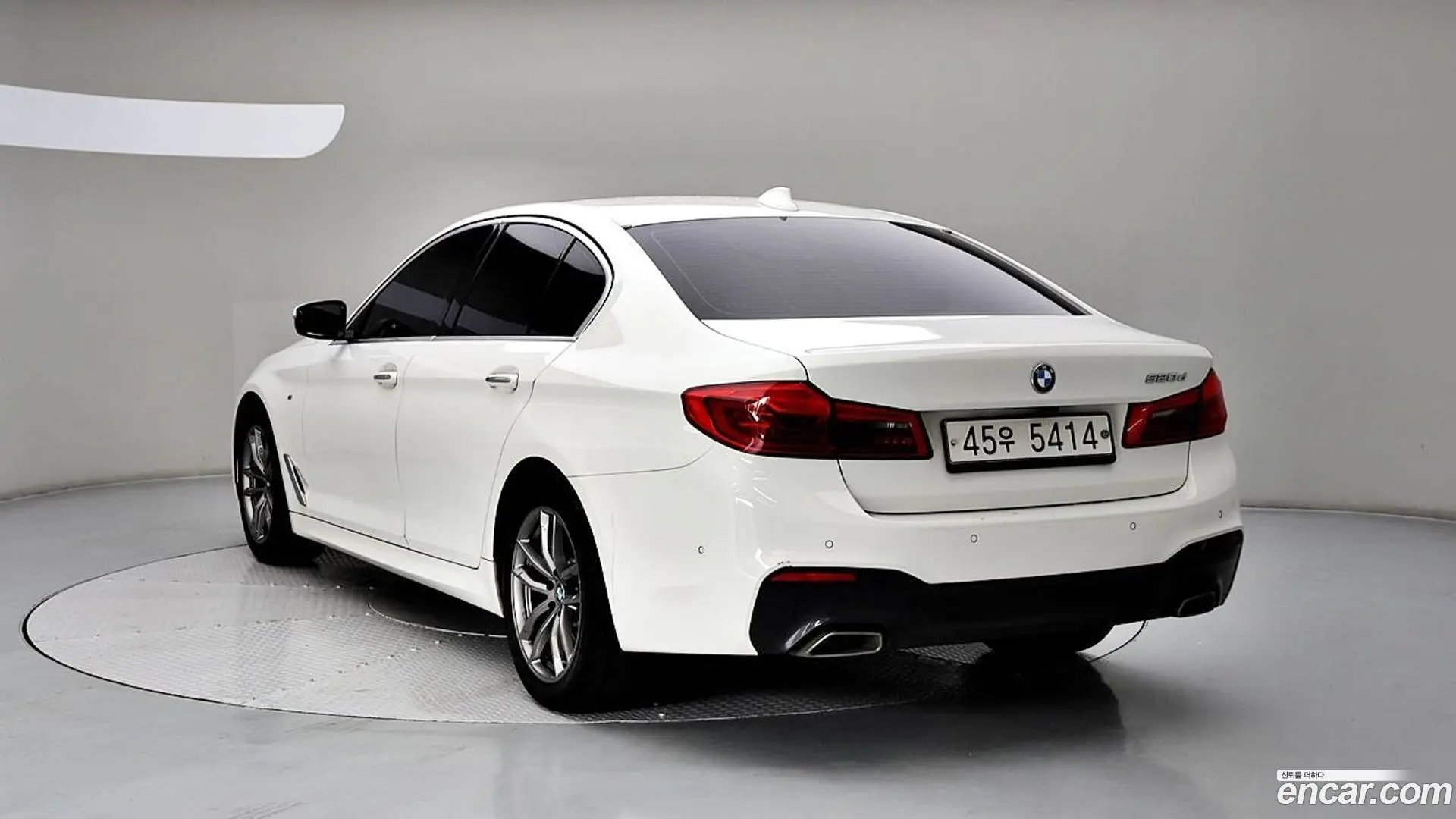 Main__Slider__Photo:5-Series BMW 2017.10-1