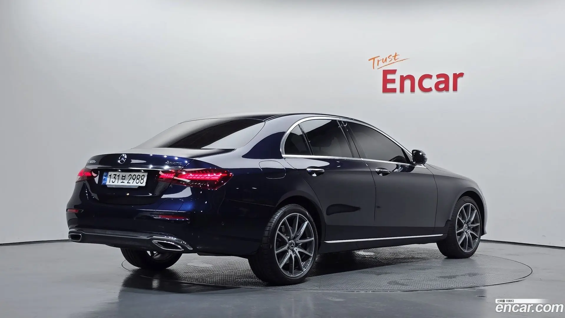 Main__Slider__Photo:E-Class Mercedes-Benz 2022.5-1