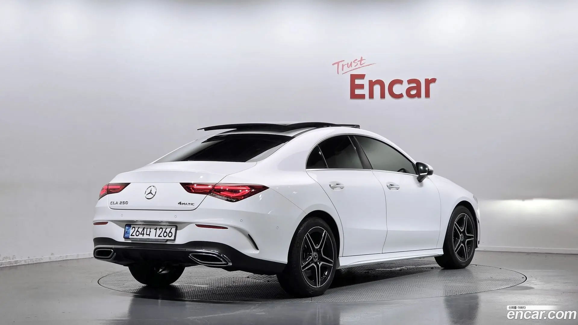Main__Slider__Photo:CLA-Class Mercedes-Benz 2022.8-1