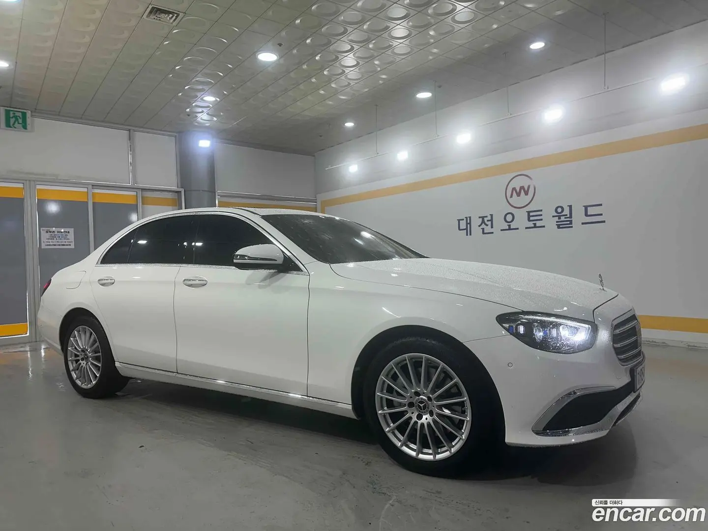 Main__Slider__Photo:E-Class Mercedes-Benz 2020.10-1