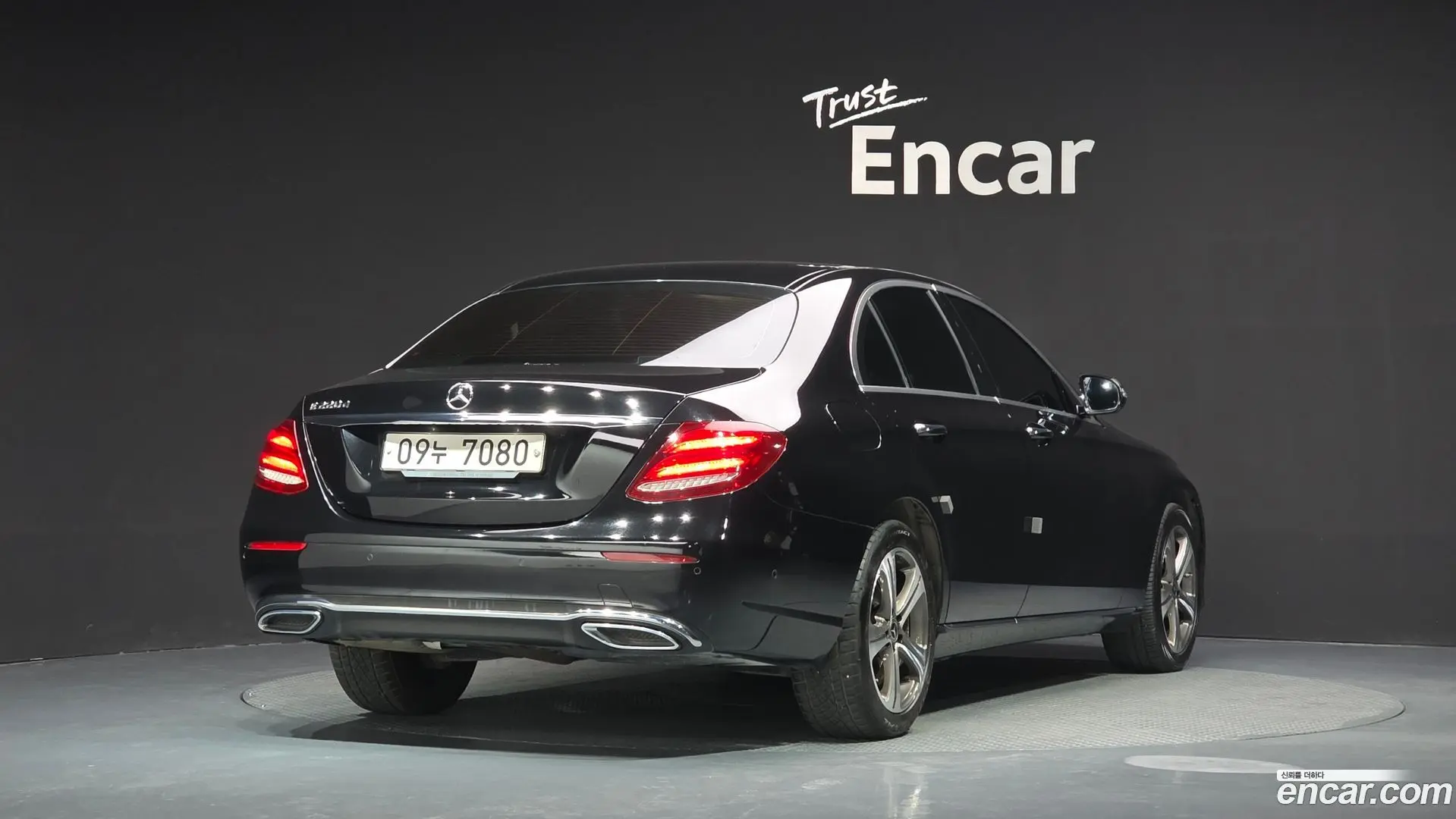 Main__Slider__Photo:E-Class Mercedes-Benz 2019.4-1