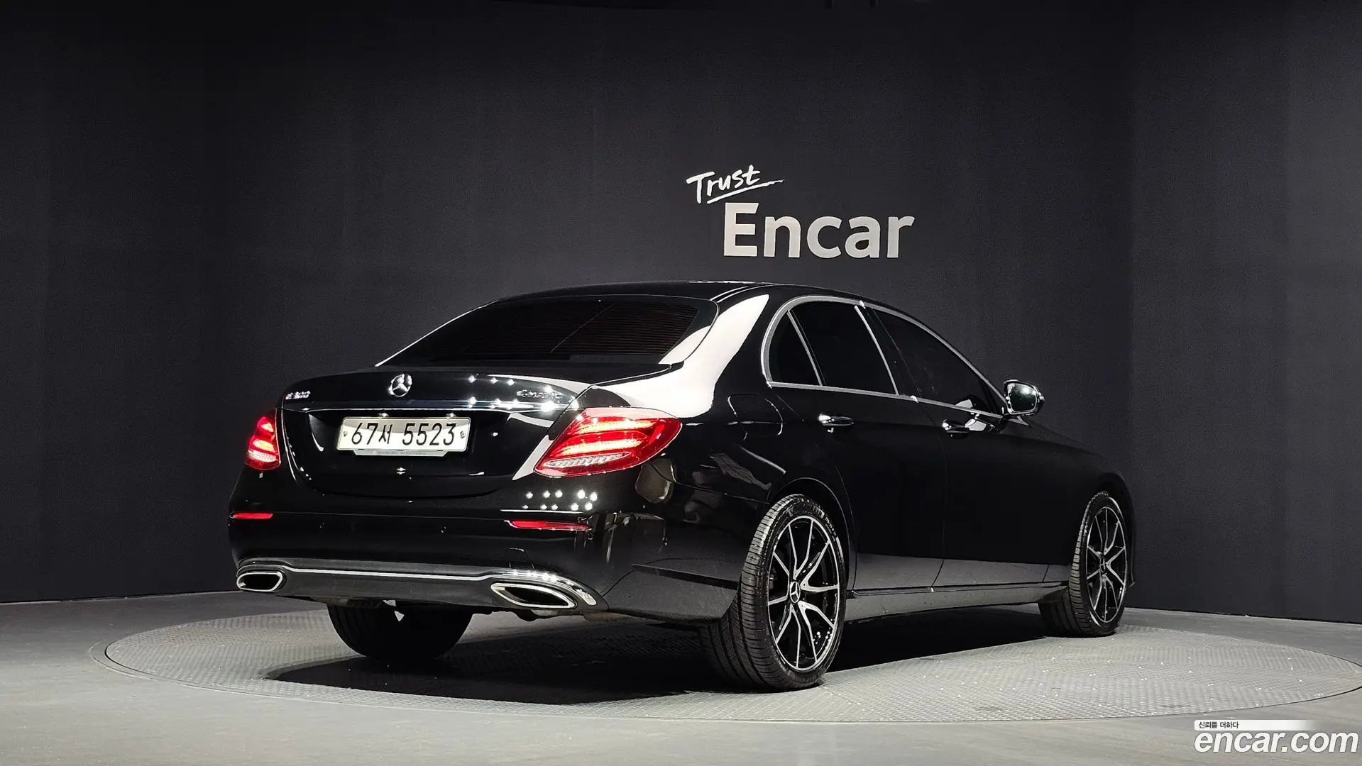 Main__Slider__Photo:E-Class Mercedes-Benz 2018.2-1