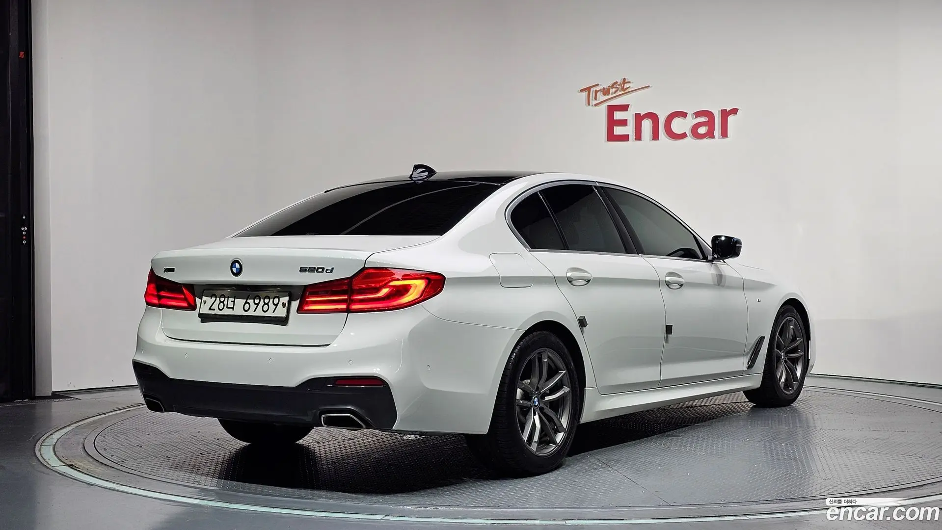 Main__Slider__Photo:5-Series BMW 2019.4-1