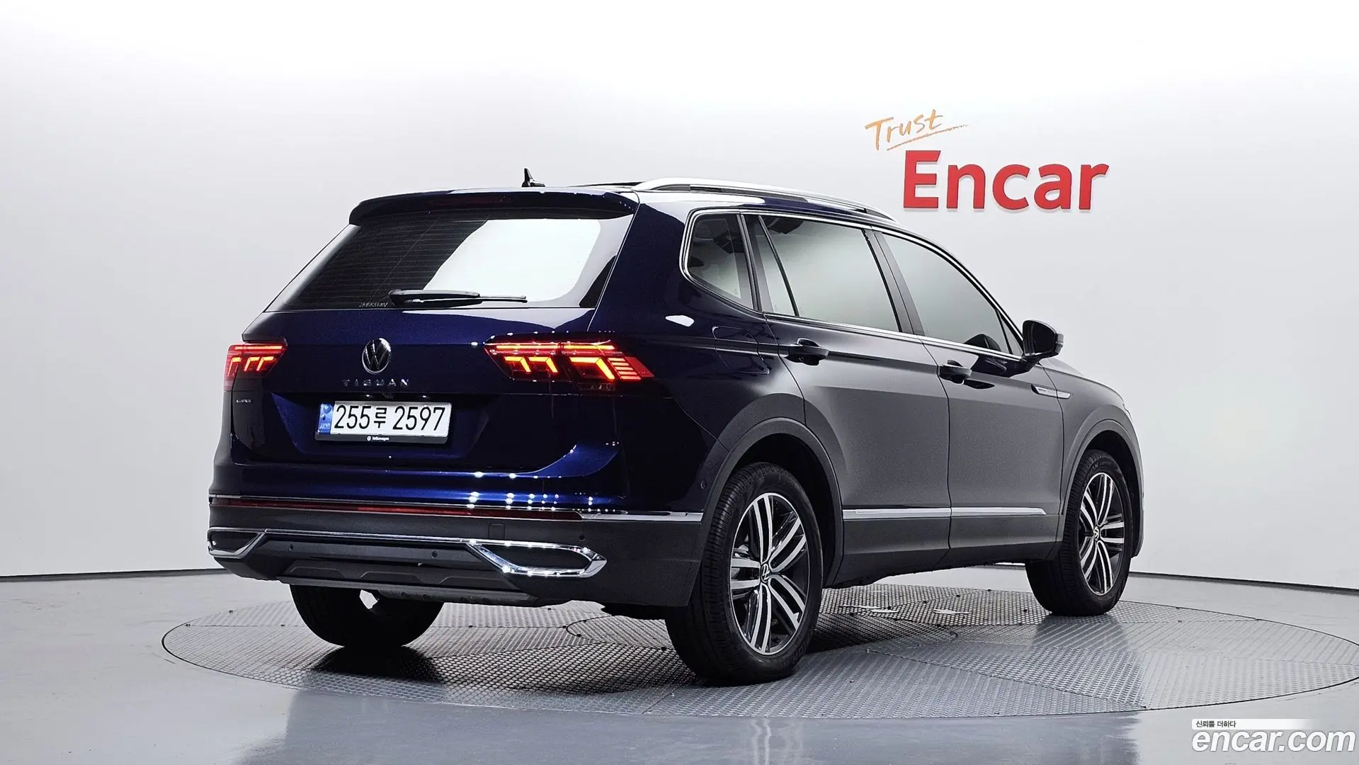 Main__Slider__Photo:Tiguan Volkswagen 2023.11-1