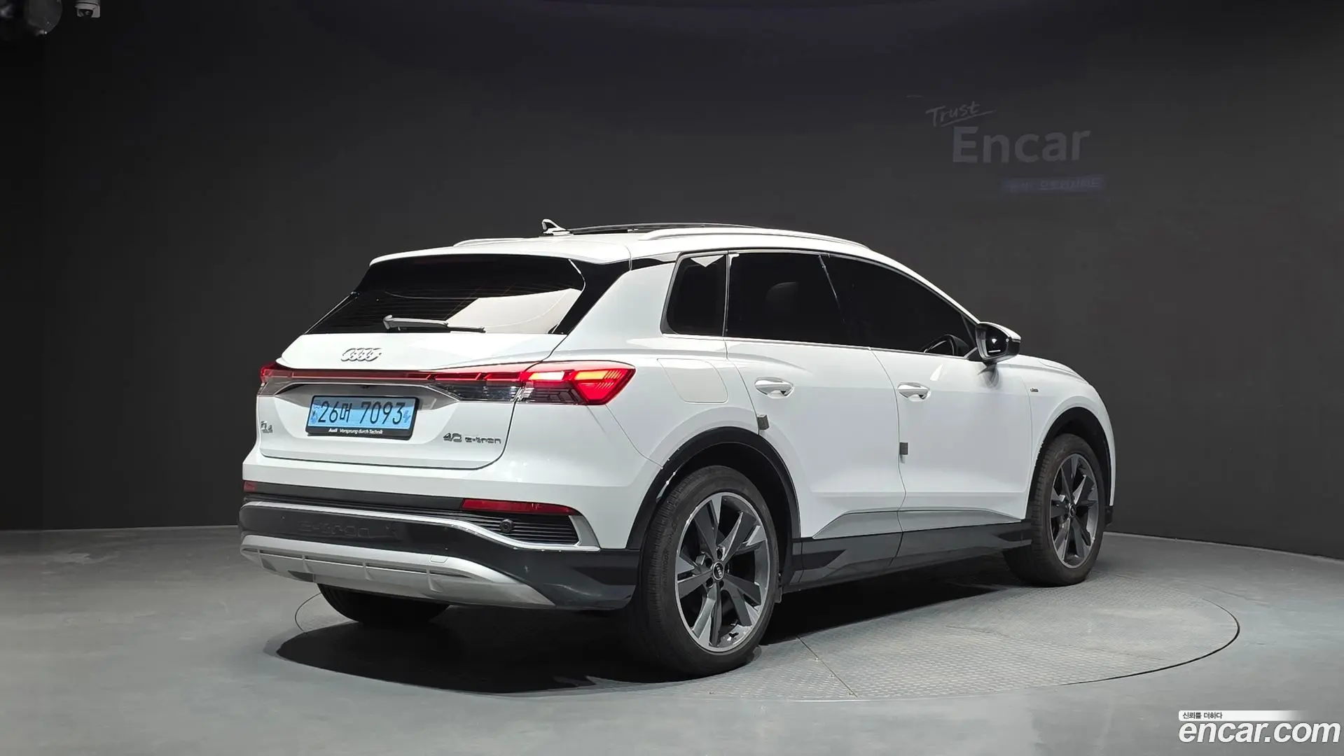 Main__Slider__Photo:Q4 e-tron Audi 2022.9-1