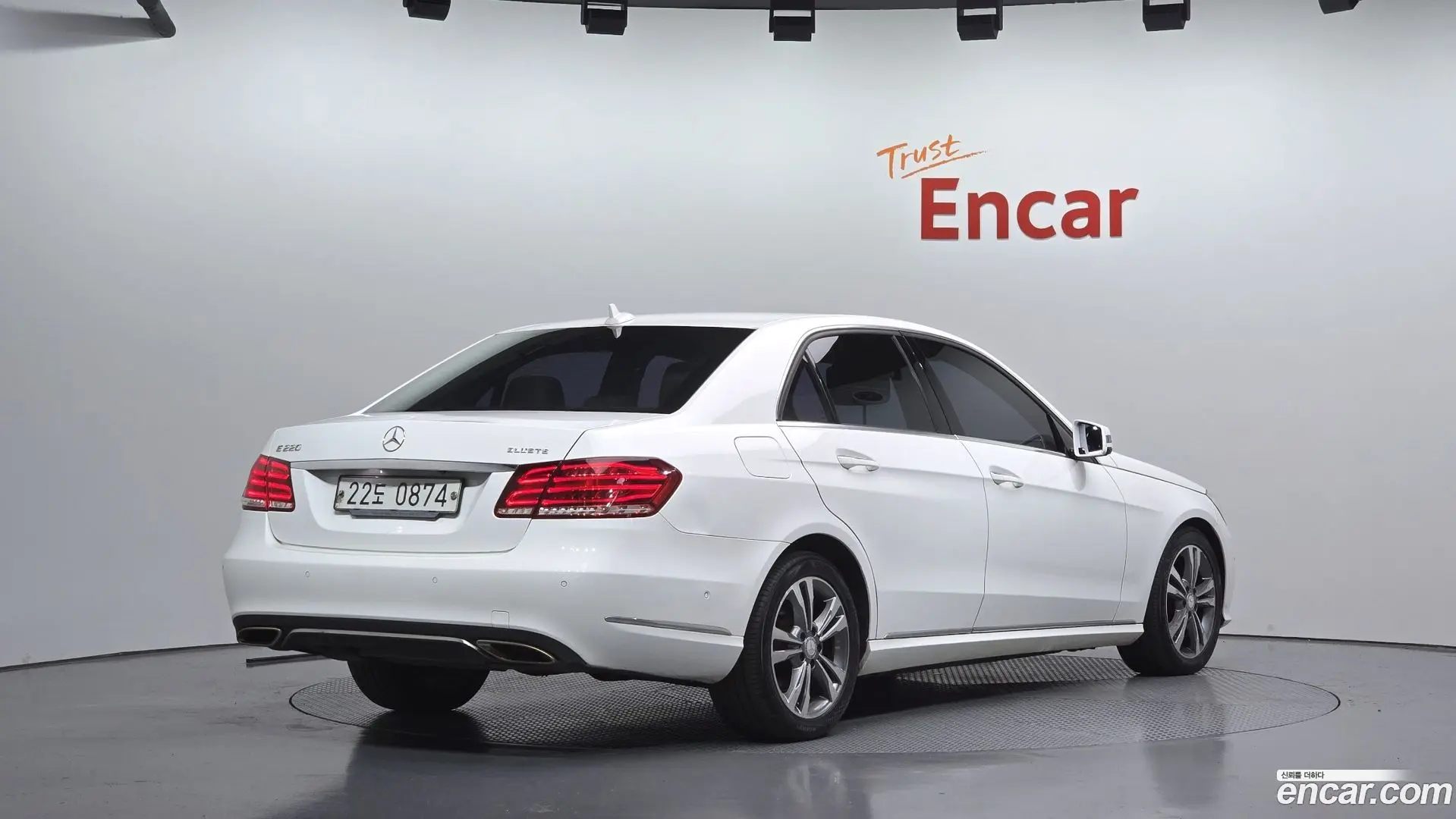 Main__Slider__Photo:E-Class Mercedes-Benz 2016.1-1