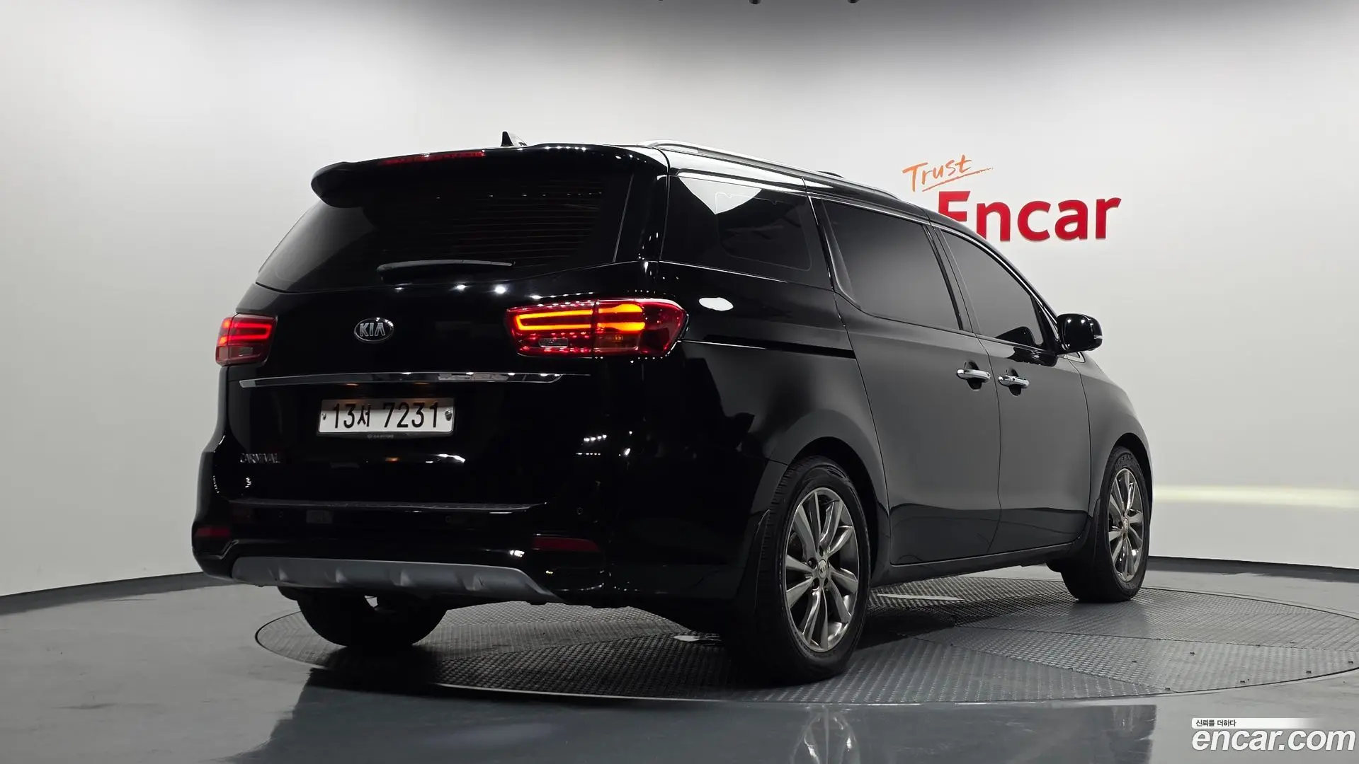 Main__Slider__Photo:Canival Kia 2019.7-1