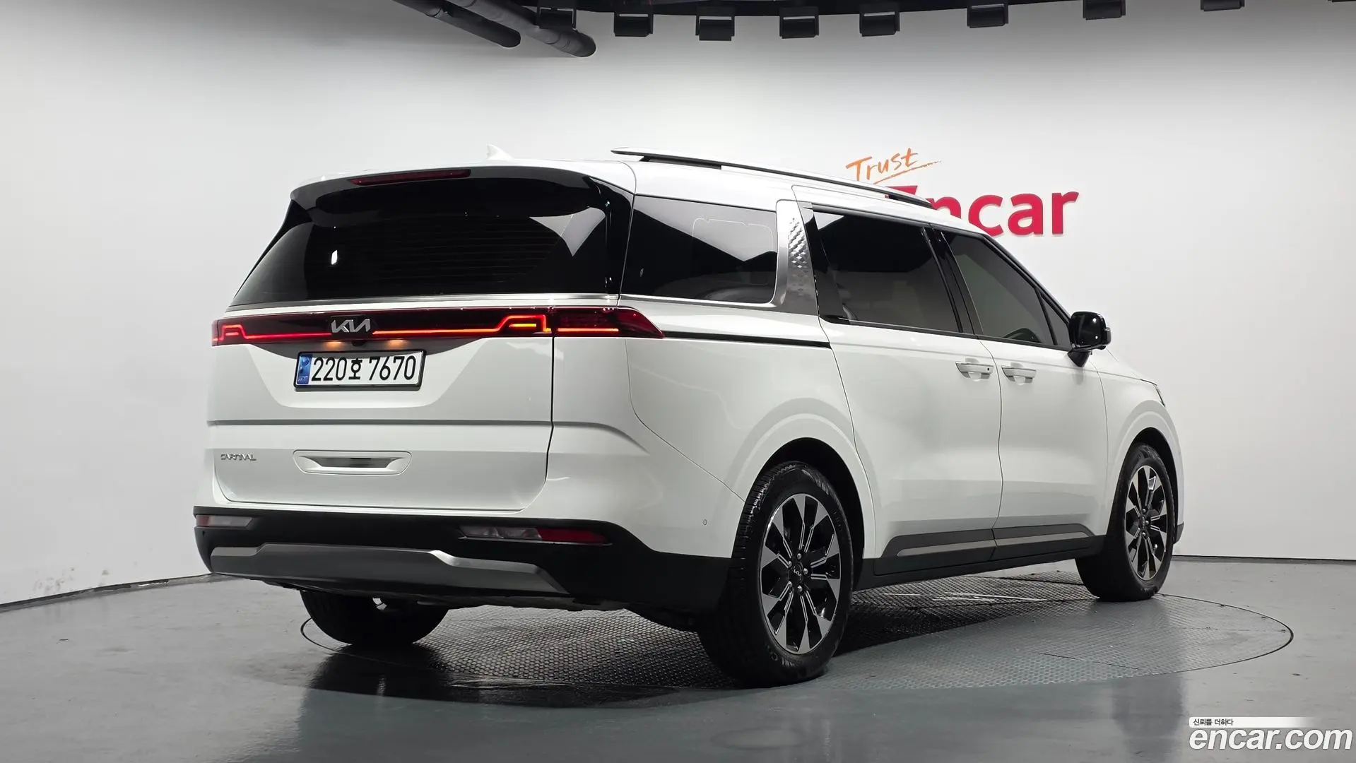 Main__Slider__Photo:Canival Kia 2023.7-1