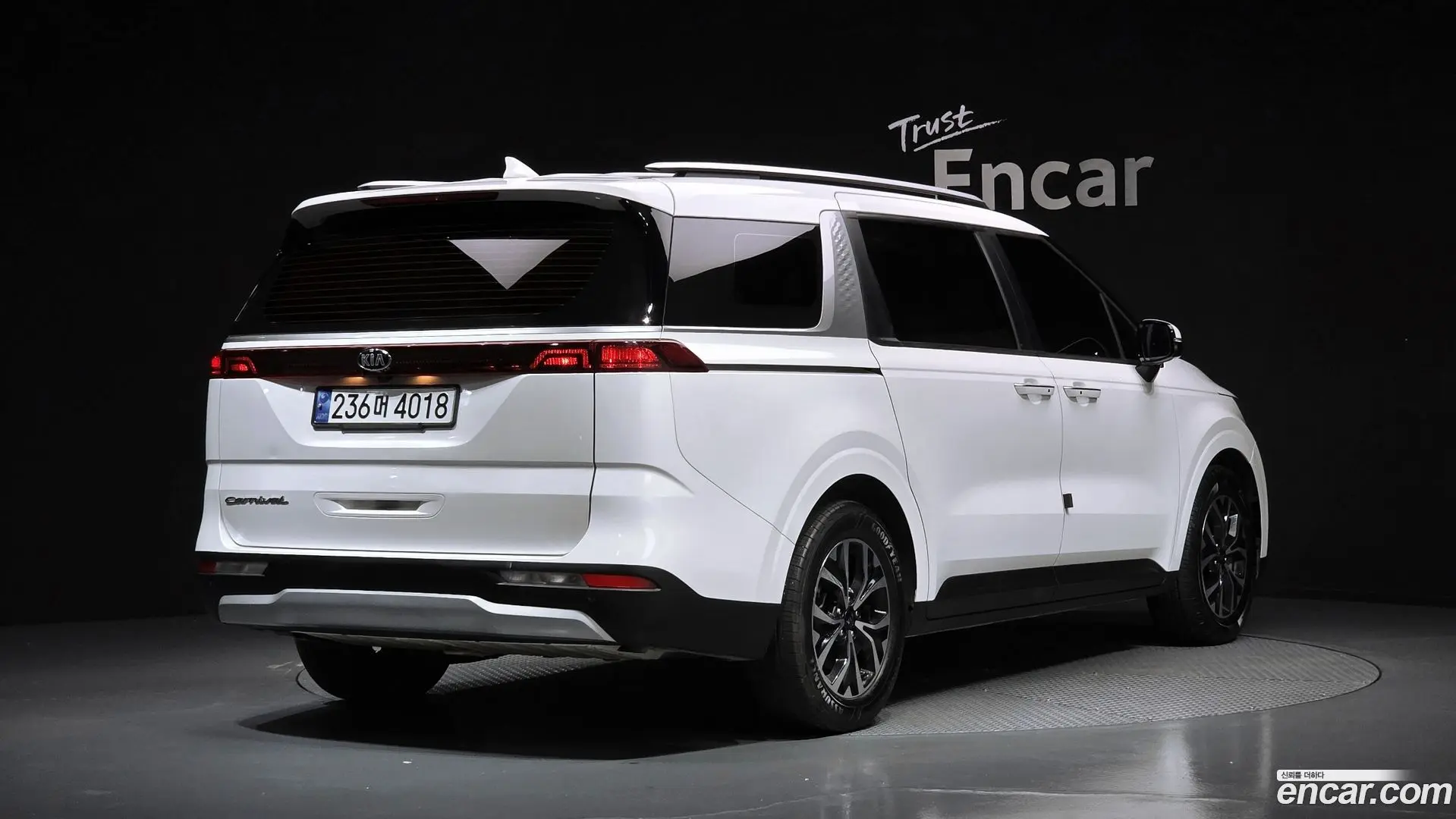 Main__Slider__Photo:Canival Kia 2020.9-1