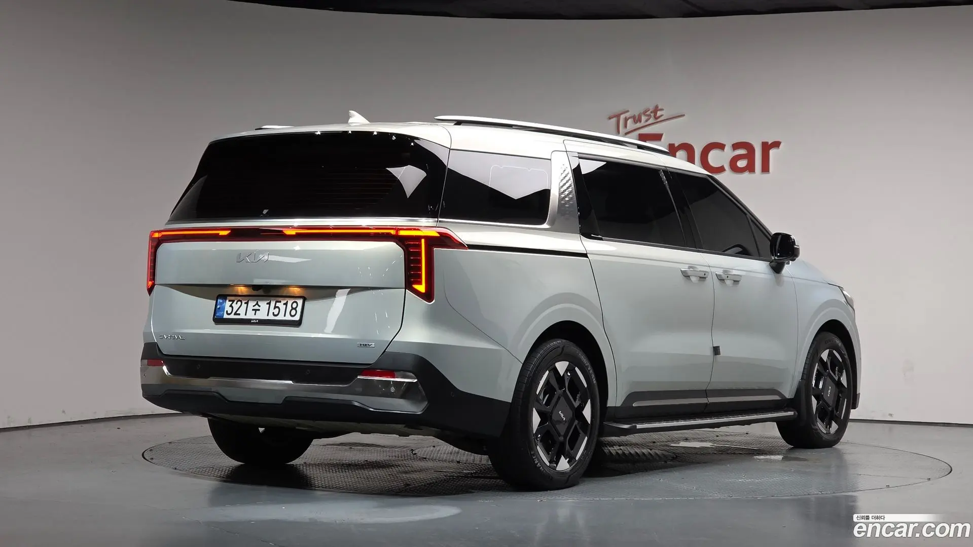 Main__Slider__Photo:Canival Kia 2024.9-1