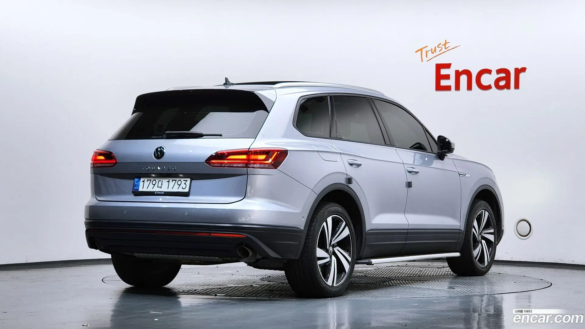 Main__Slider__Photo:Touareg Volkswagen 2020.11-1