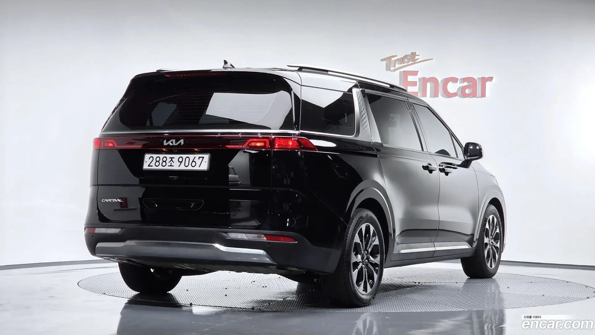 Main__Slider__Photo:Canival Kia 2023.6-1