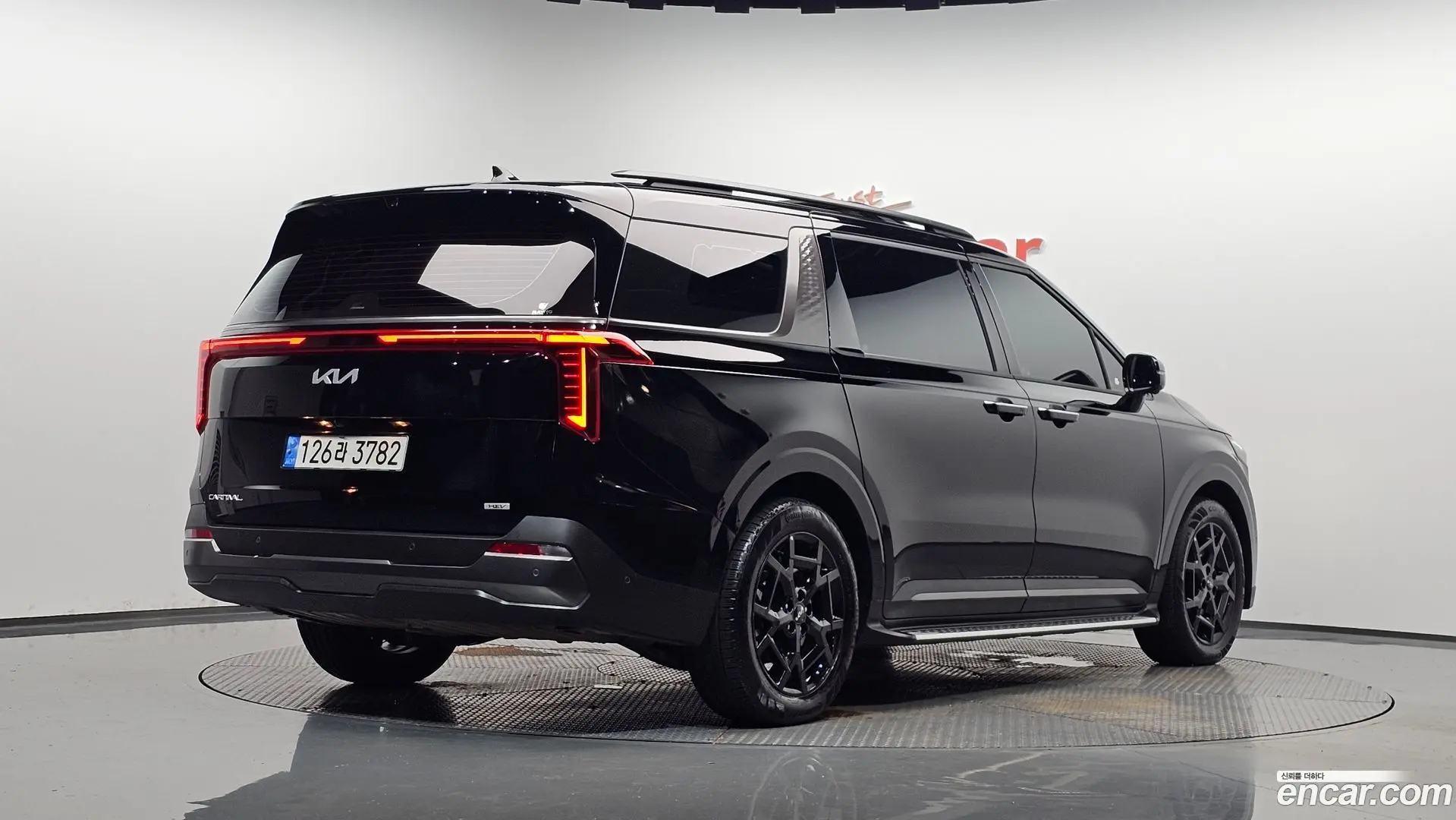 Main__Slider__Photo:Canival Kia 2024.8-1