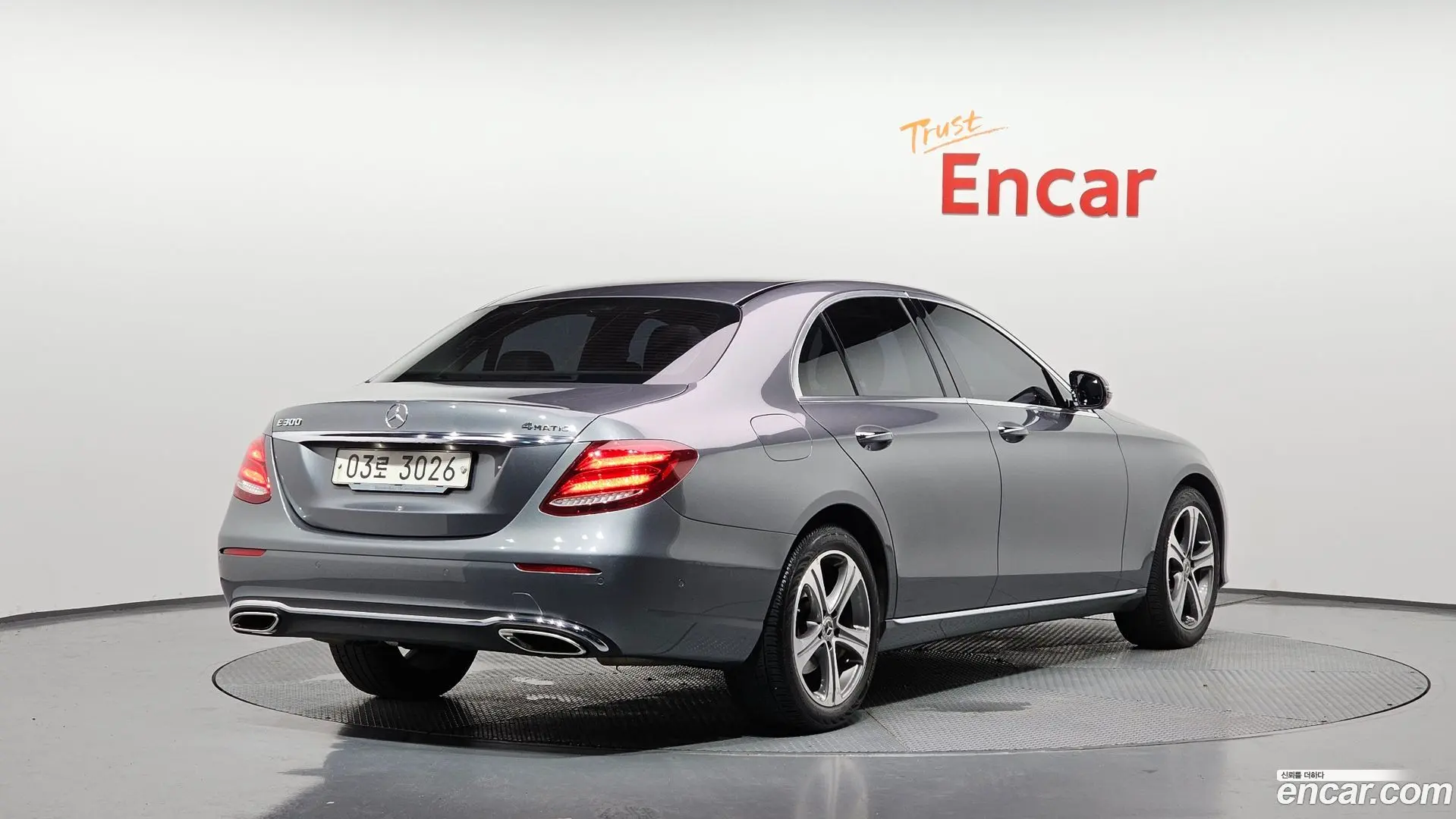 Main__Slider__Photo:E-Class Mercedes-Benz 2017.10-1