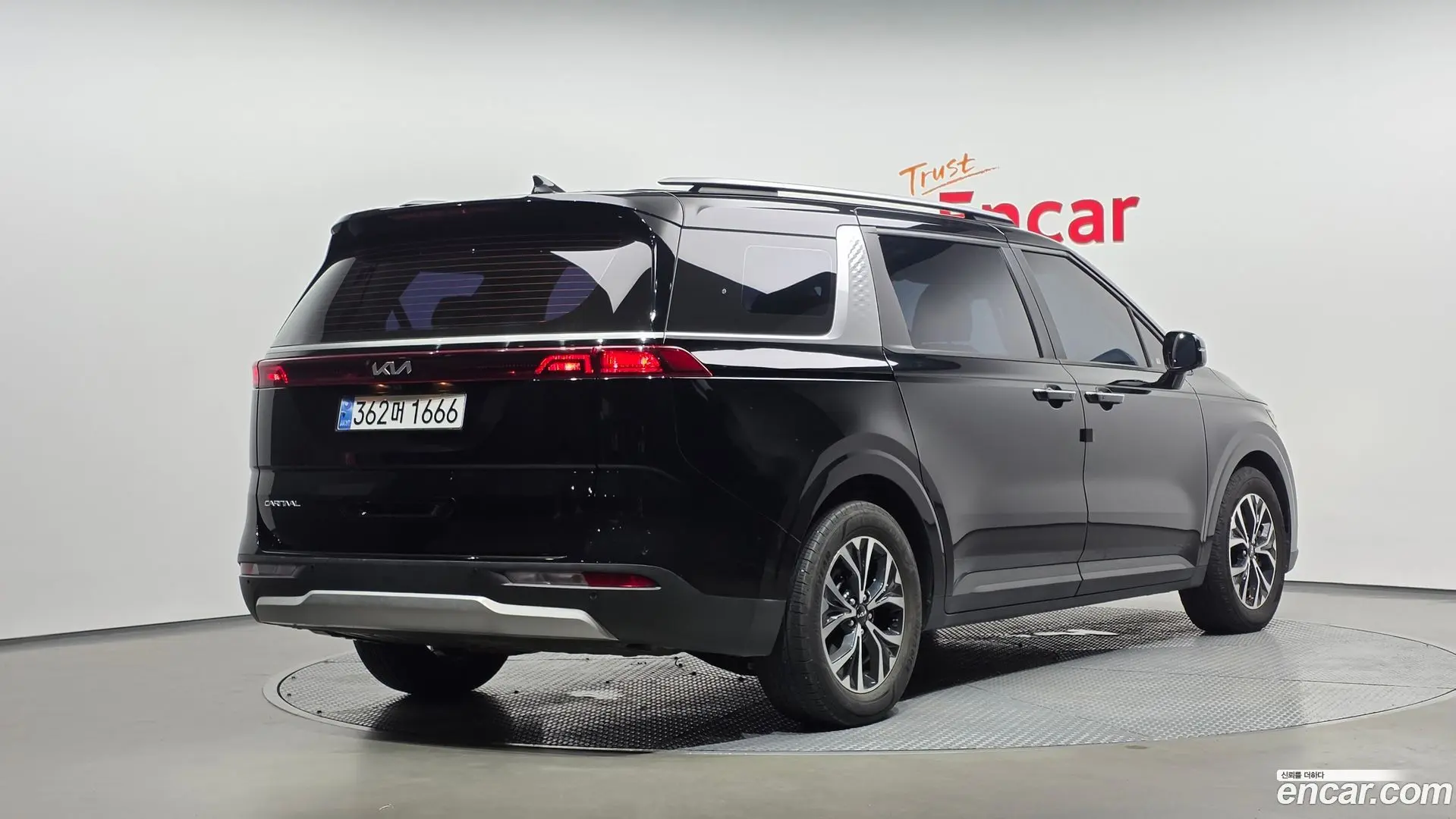 Main__Slider__Photo:Canival Kia 2022.5-1