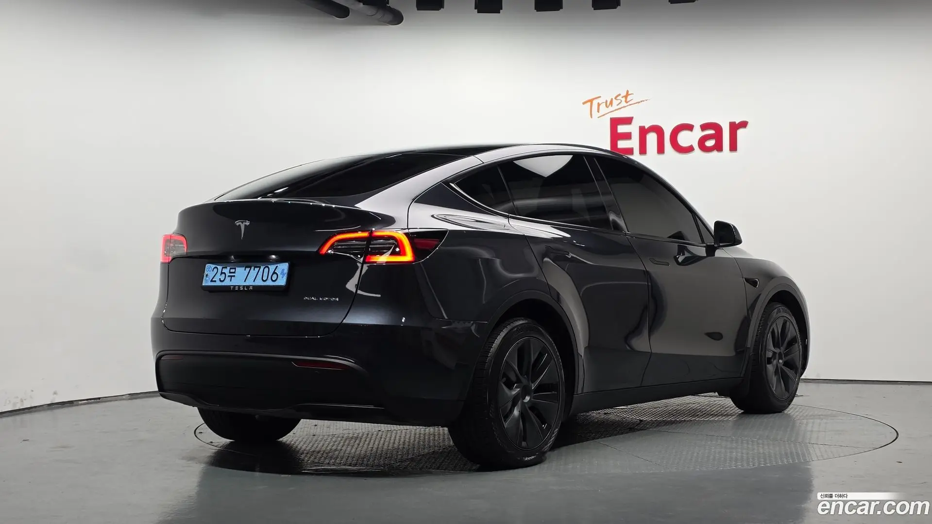 Main__Slider__Photo:Model Y Tesla 2024.7-1
