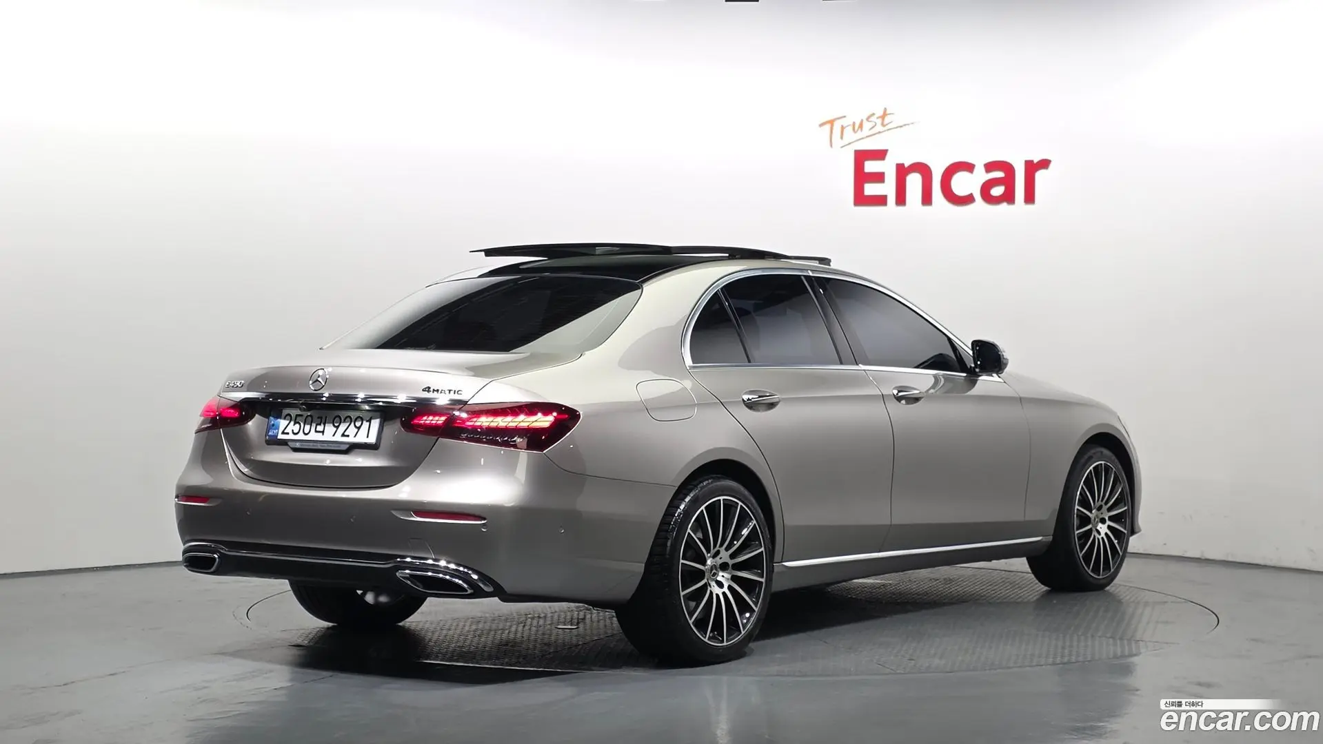 Main__Slider__Photo:E-Class Mercedes-Benz 2021.7-1