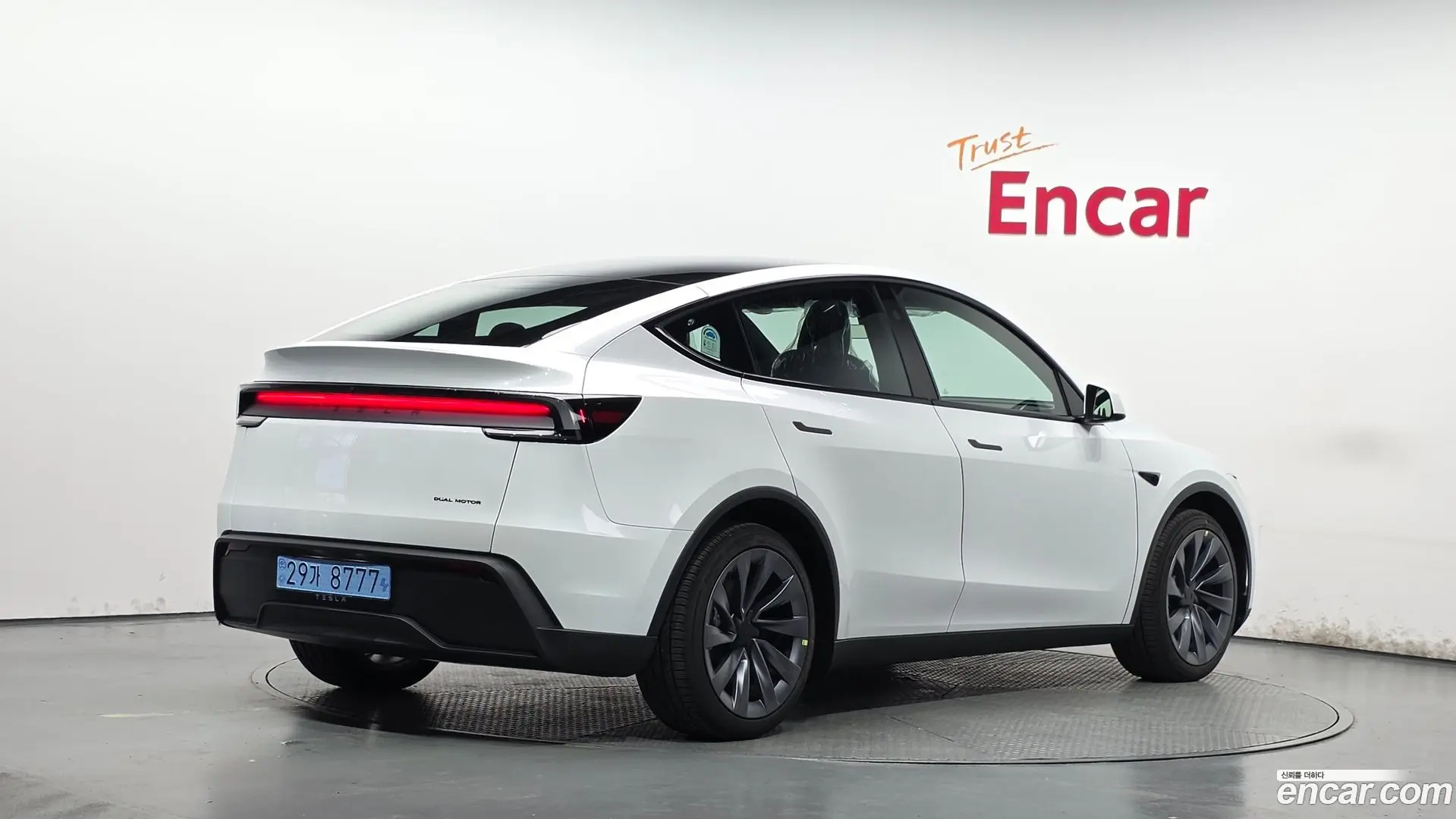 Main__Slider__Photo:Model Y Tesla 2026.7-1