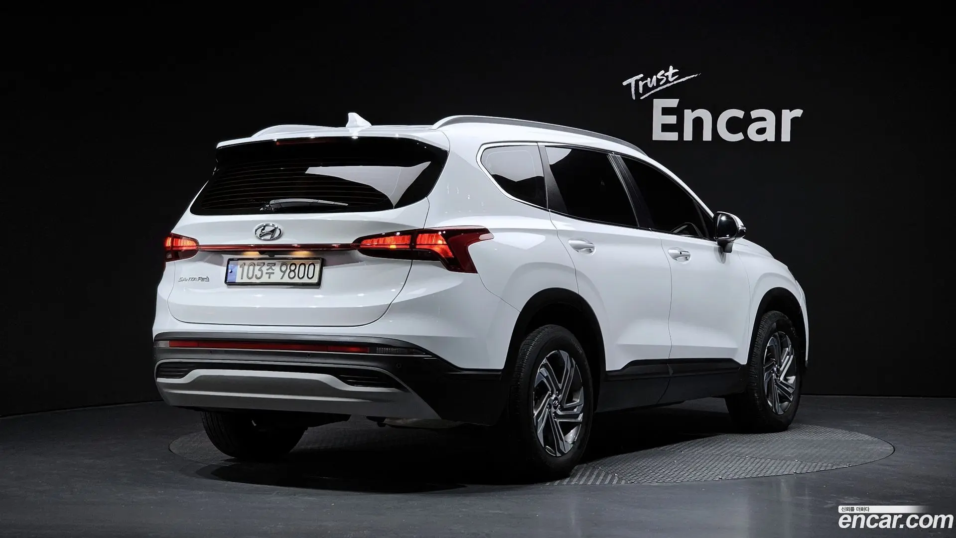 Main__Slider__Photo:Santafe Hyundai 2021.5-1