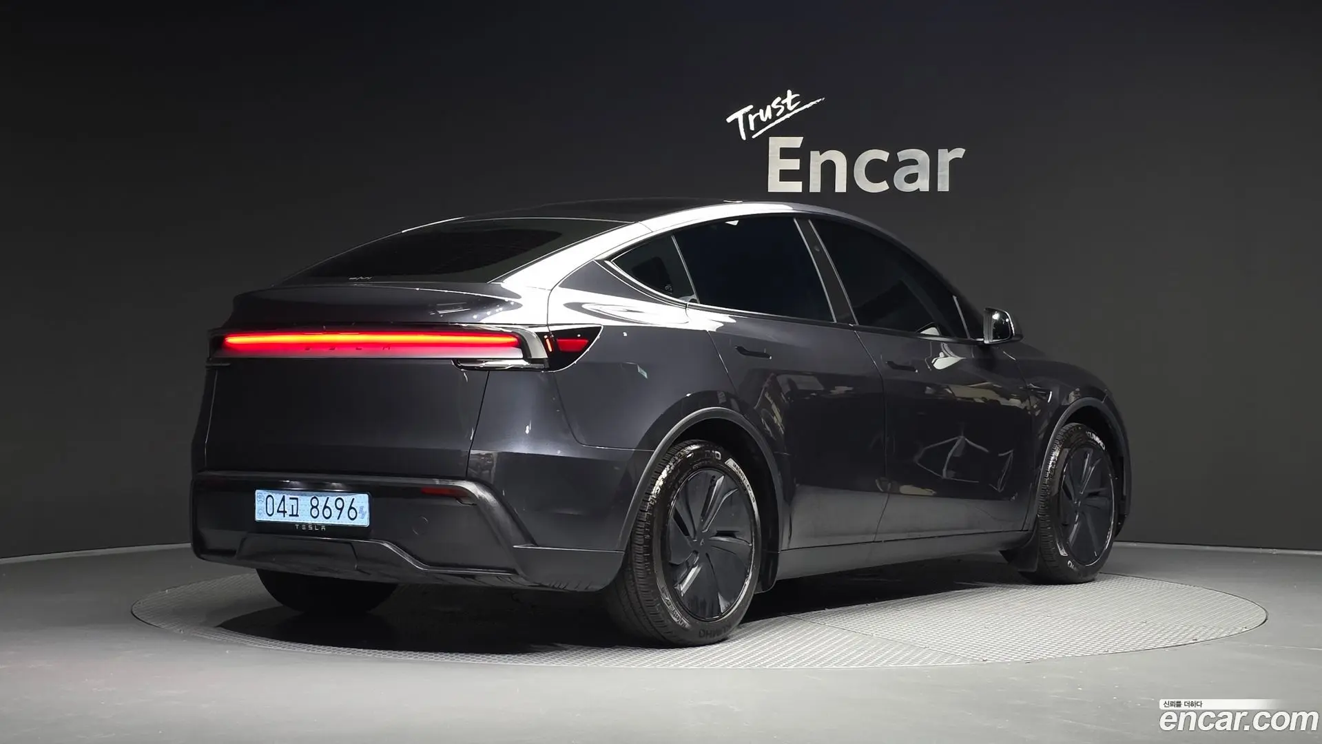 Main__Slider__Photo:Model Y Tesla 2025.10-1