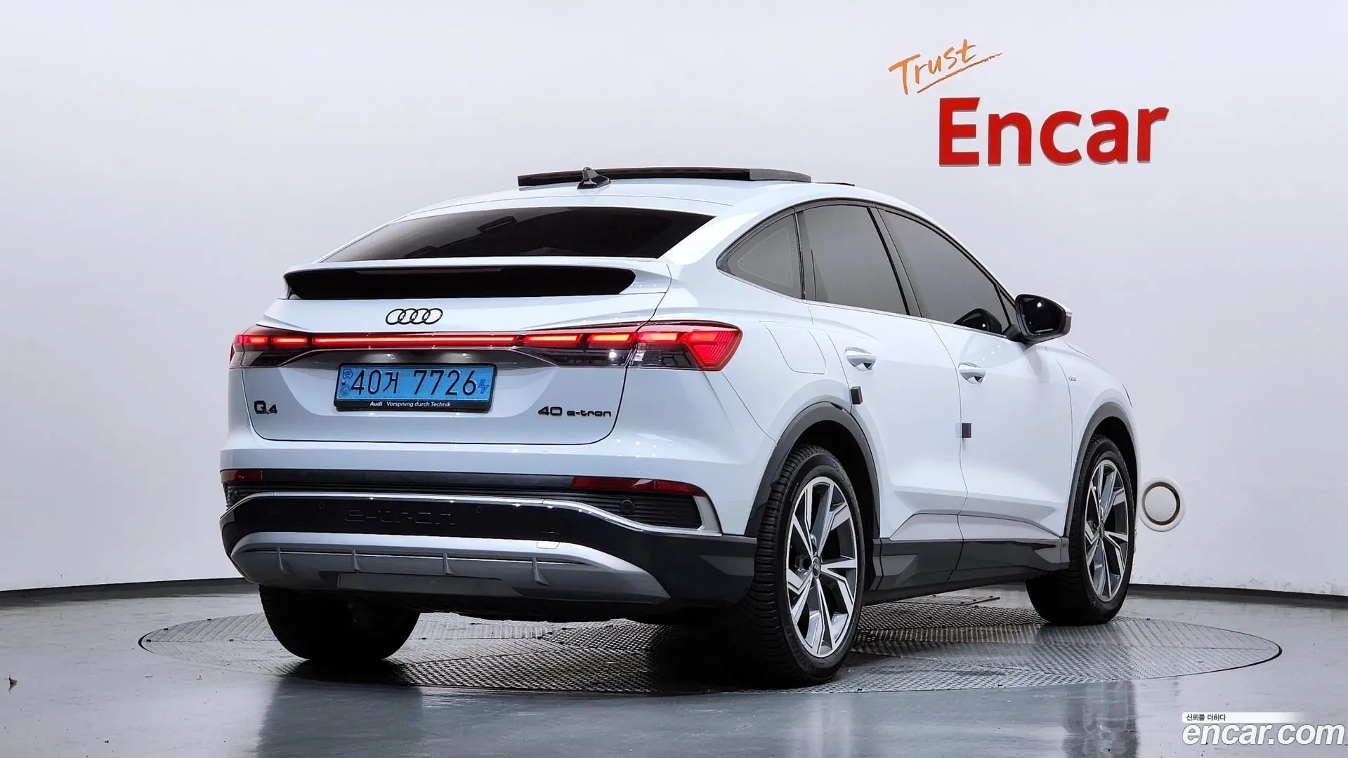Main__Slider__Photo:Q4 e-tron Audi 2023.11-1