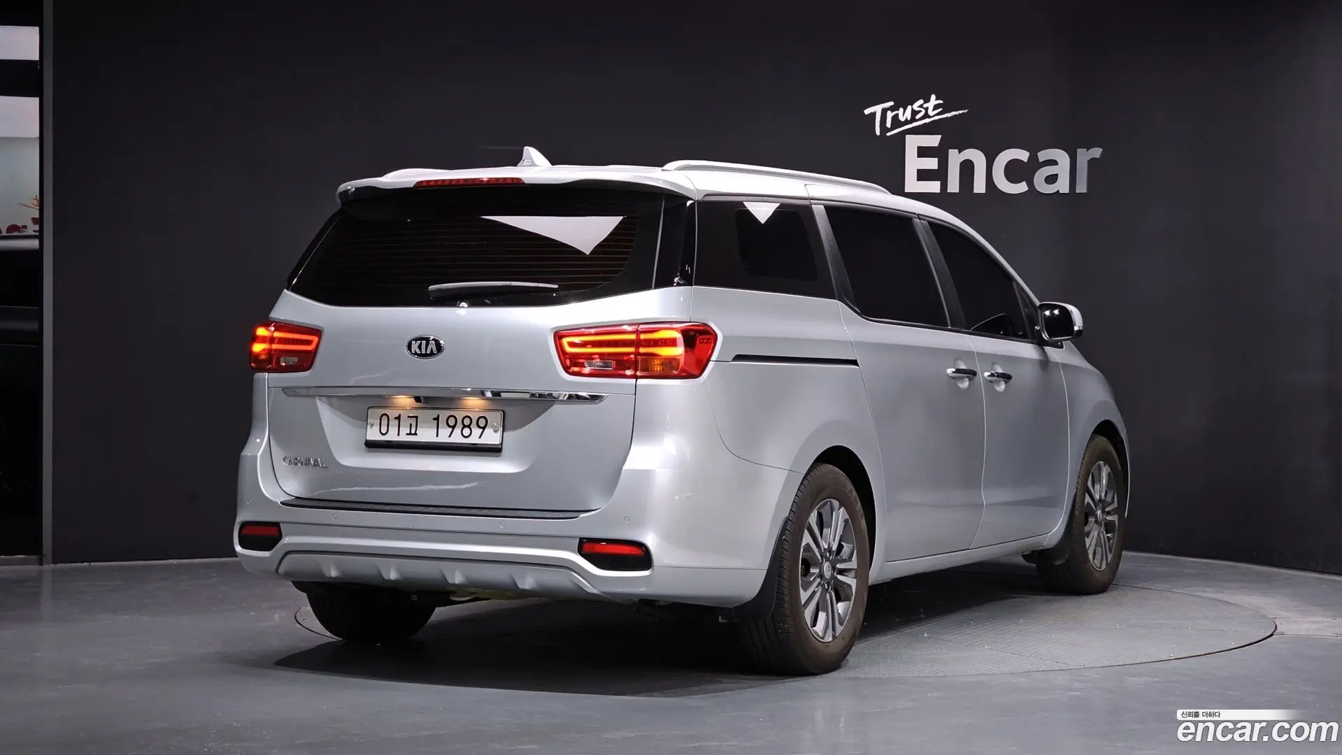 Main__Slider__Photo:Canival Kia 2019.0-1
