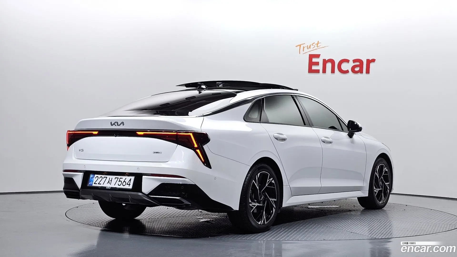 Main__Slider__Photo:K5 Kia 2025.3-1