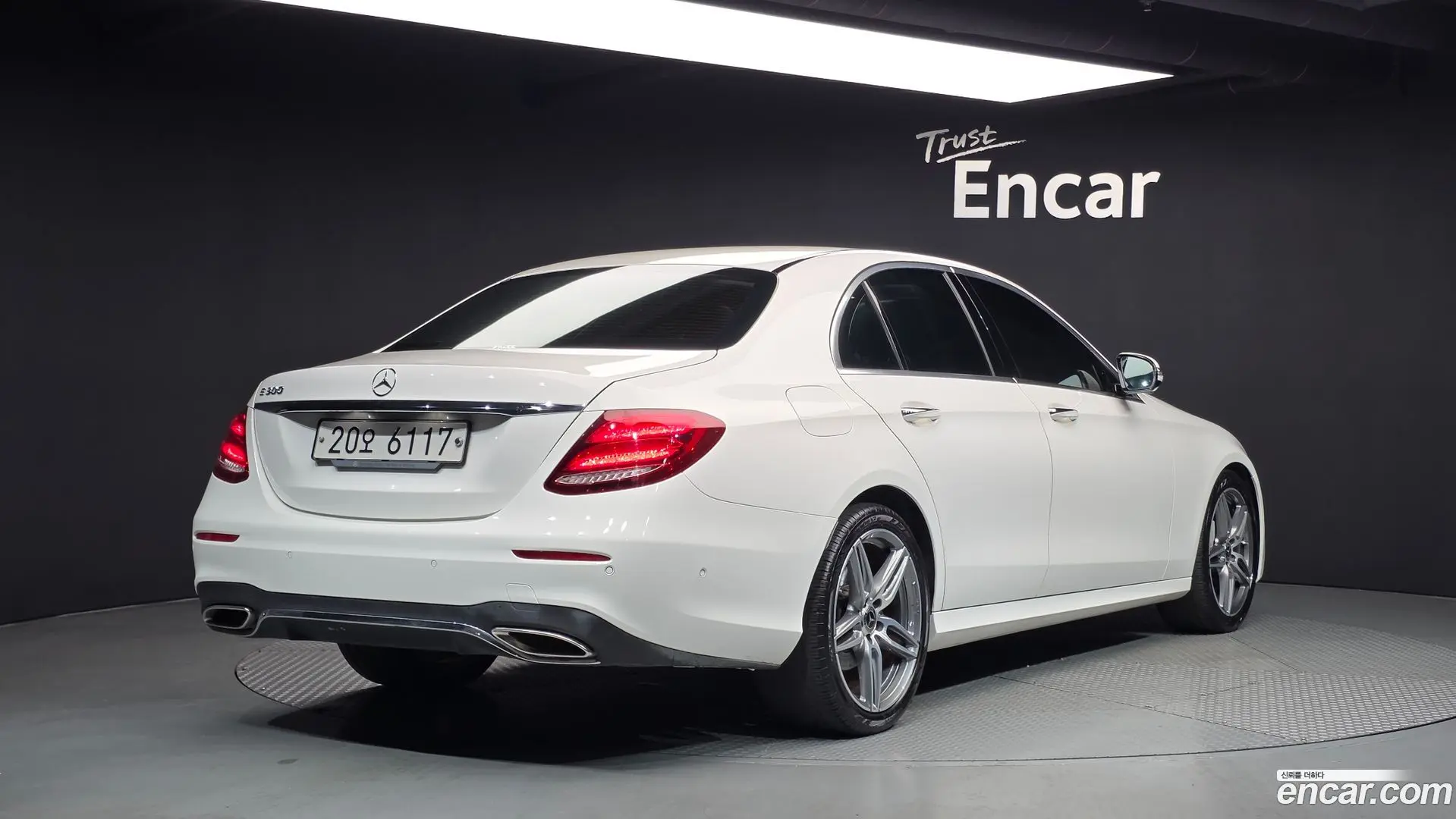 Main__Slider__Photo:E-Class Mercedes-Benz 2019.4-1