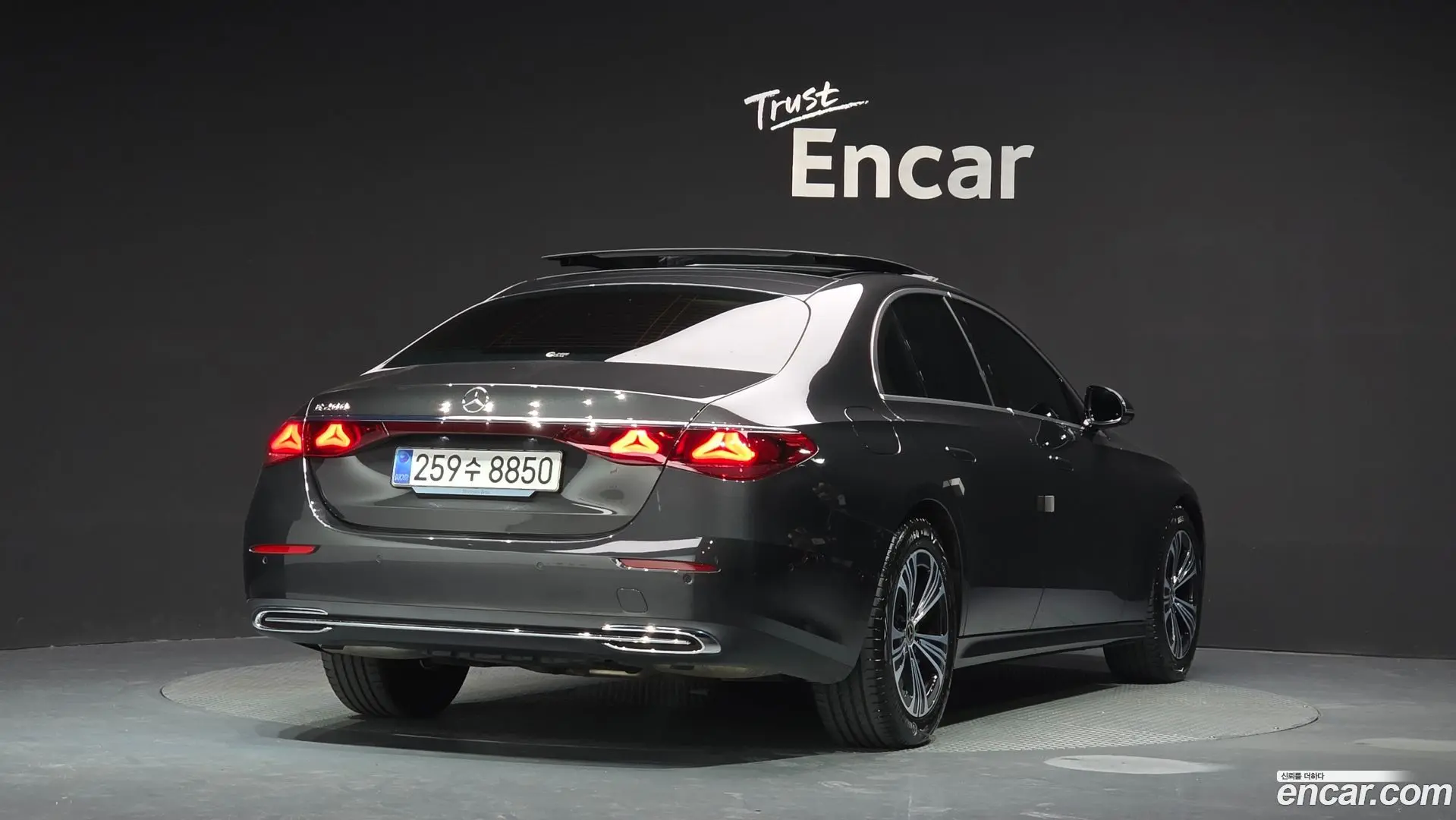 Main__Slider__Photo:E-Class Mercedes-Benz 2025.2-1