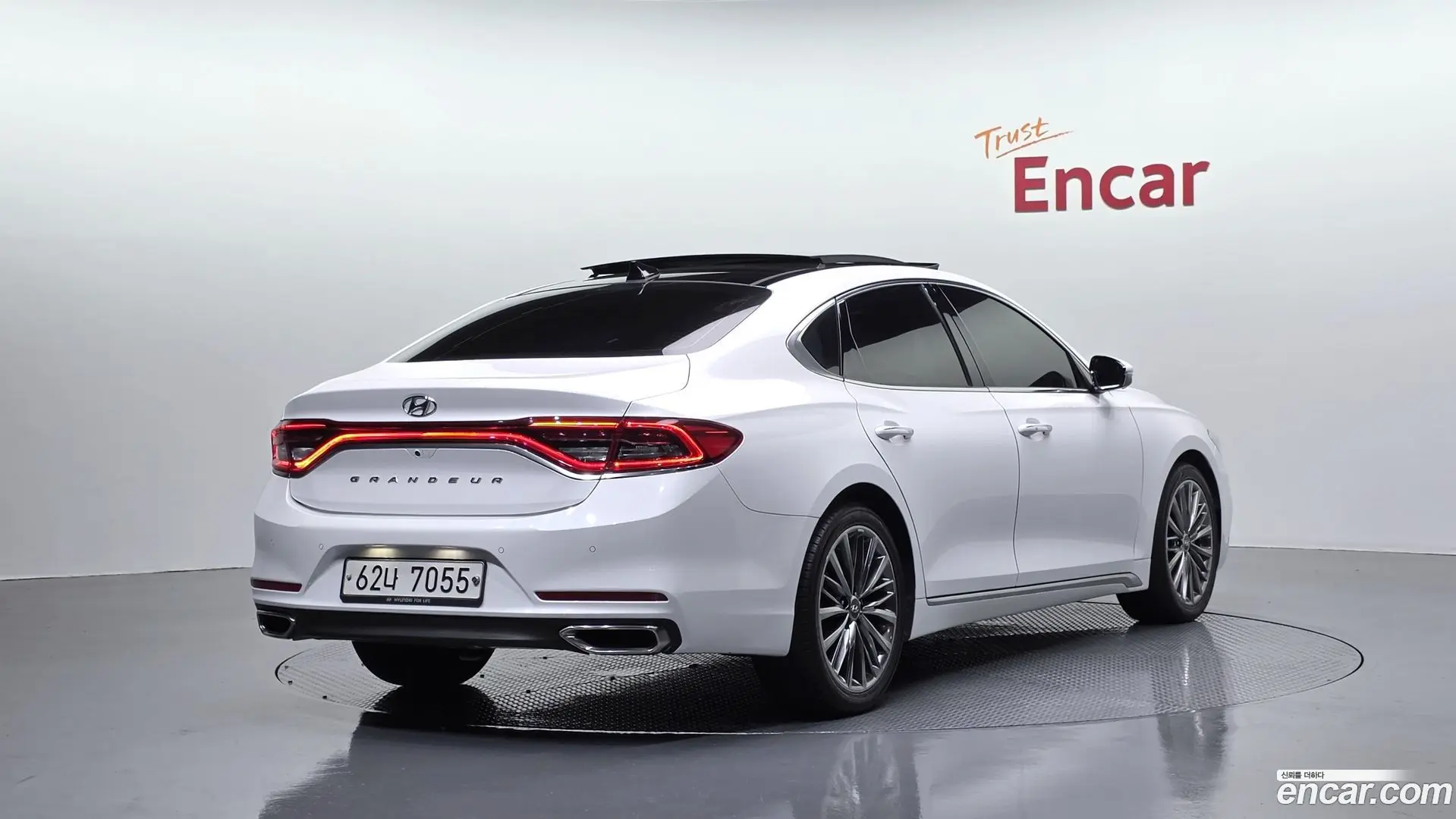 Main__Slider__Photo:Grandeur Hyundai 2019.1-1