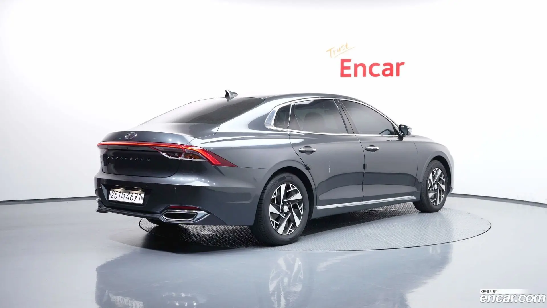Main__Slider__Photo:Grandeur Hyundai 2020.3-1