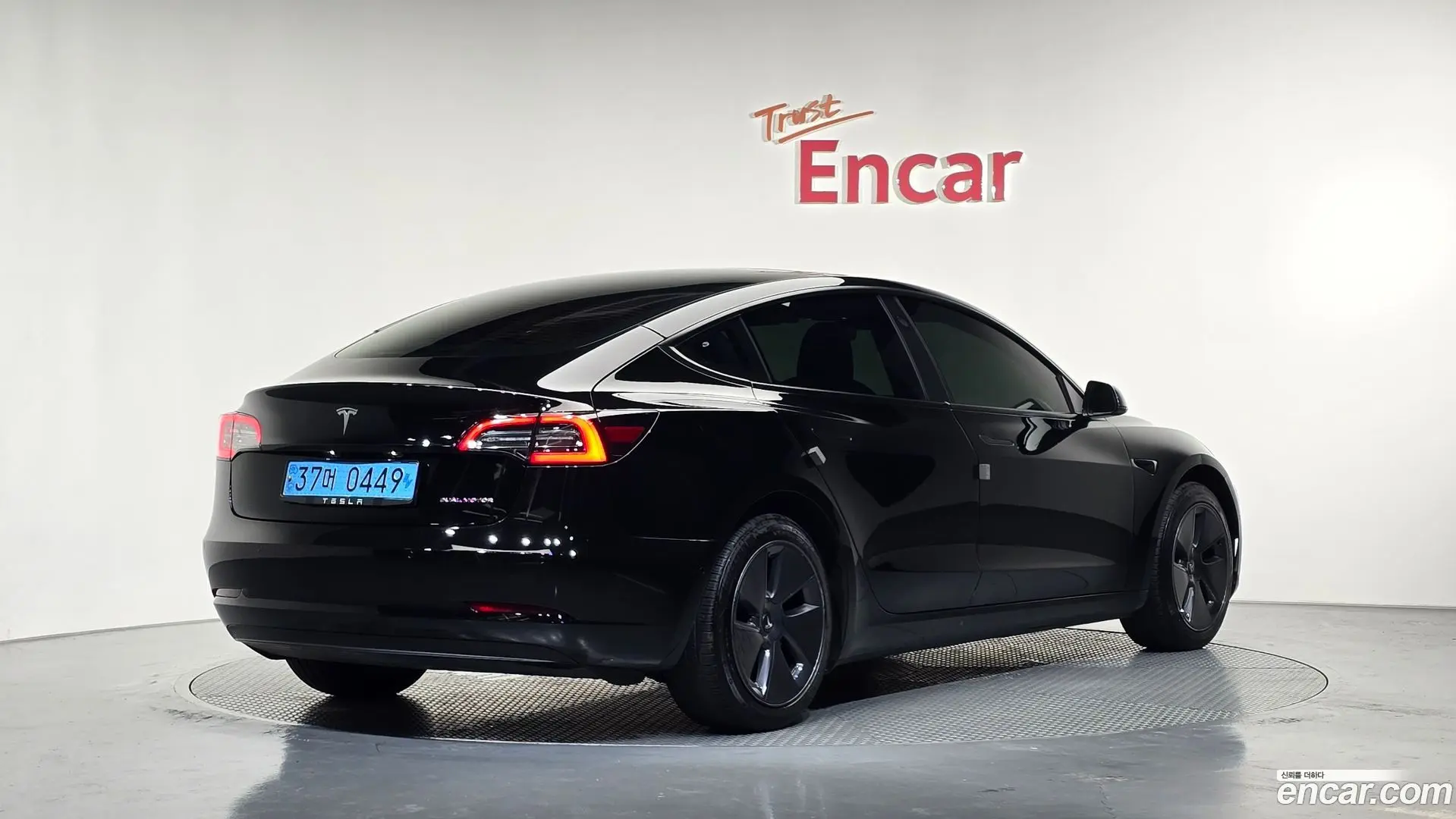 Main__Slider__Photo:Model 3 Tesla 2022.4-1