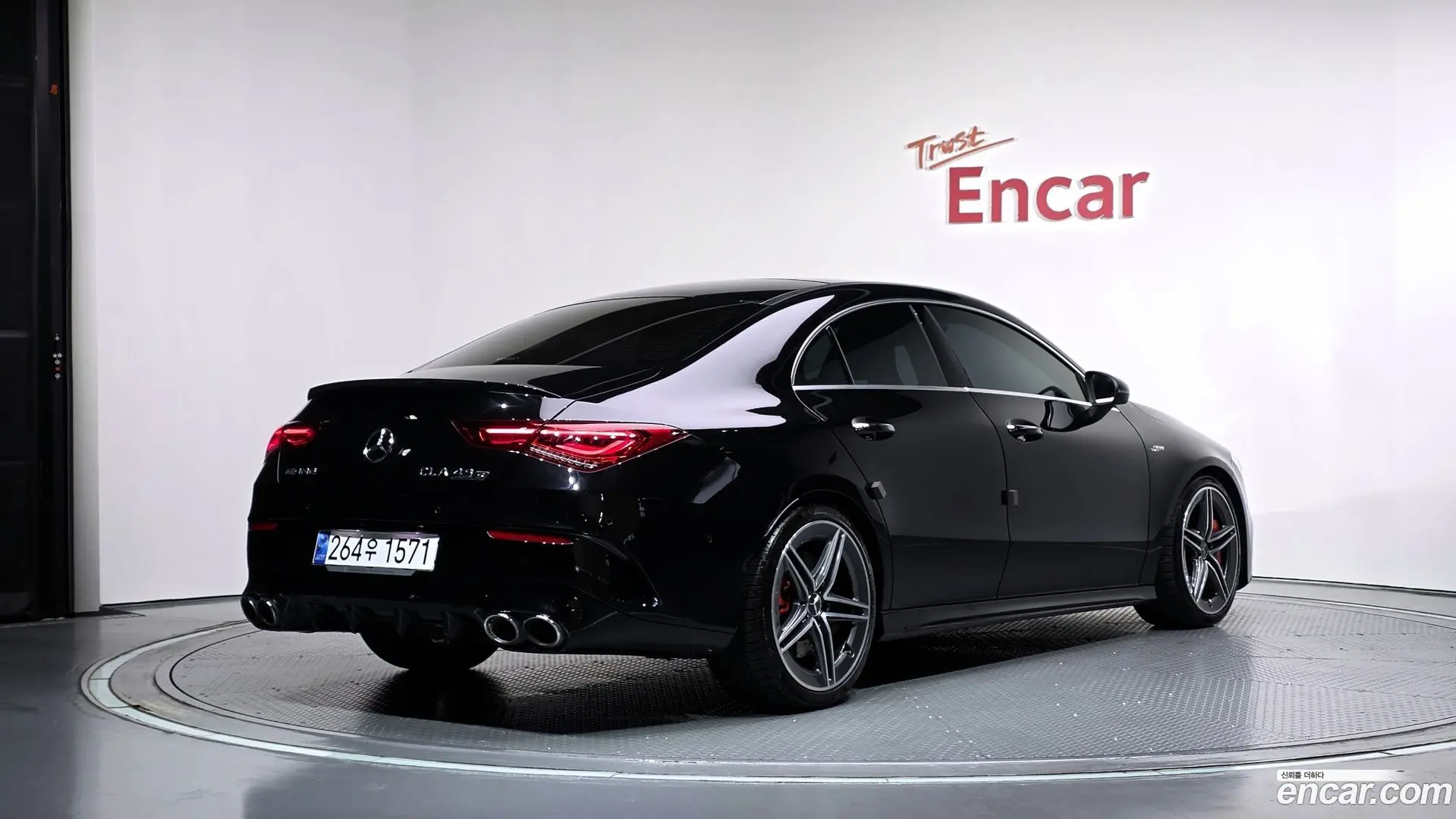 Main__Slider__Photo:CLA-Class Mercedes-Benz 2021.10-1