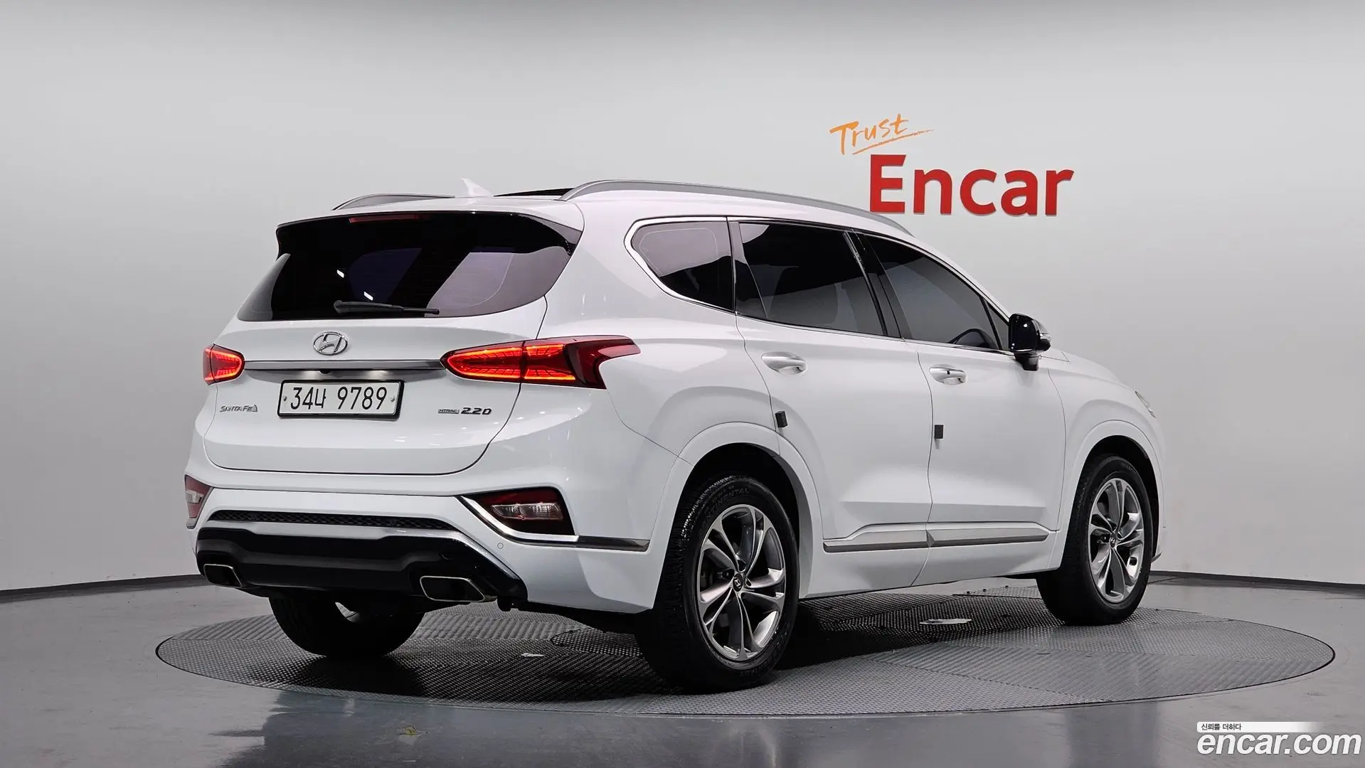 Main__Slider__Photo:Santafe Hyundai 2019.0-1