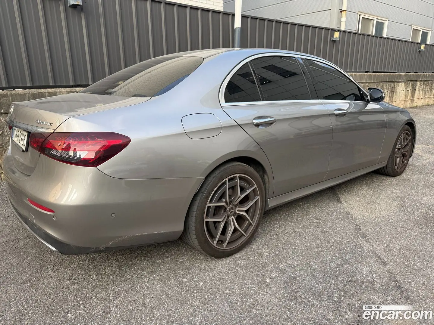 Main__Slider__Photo:E-Class Mercedes-Benz 2022.8-1