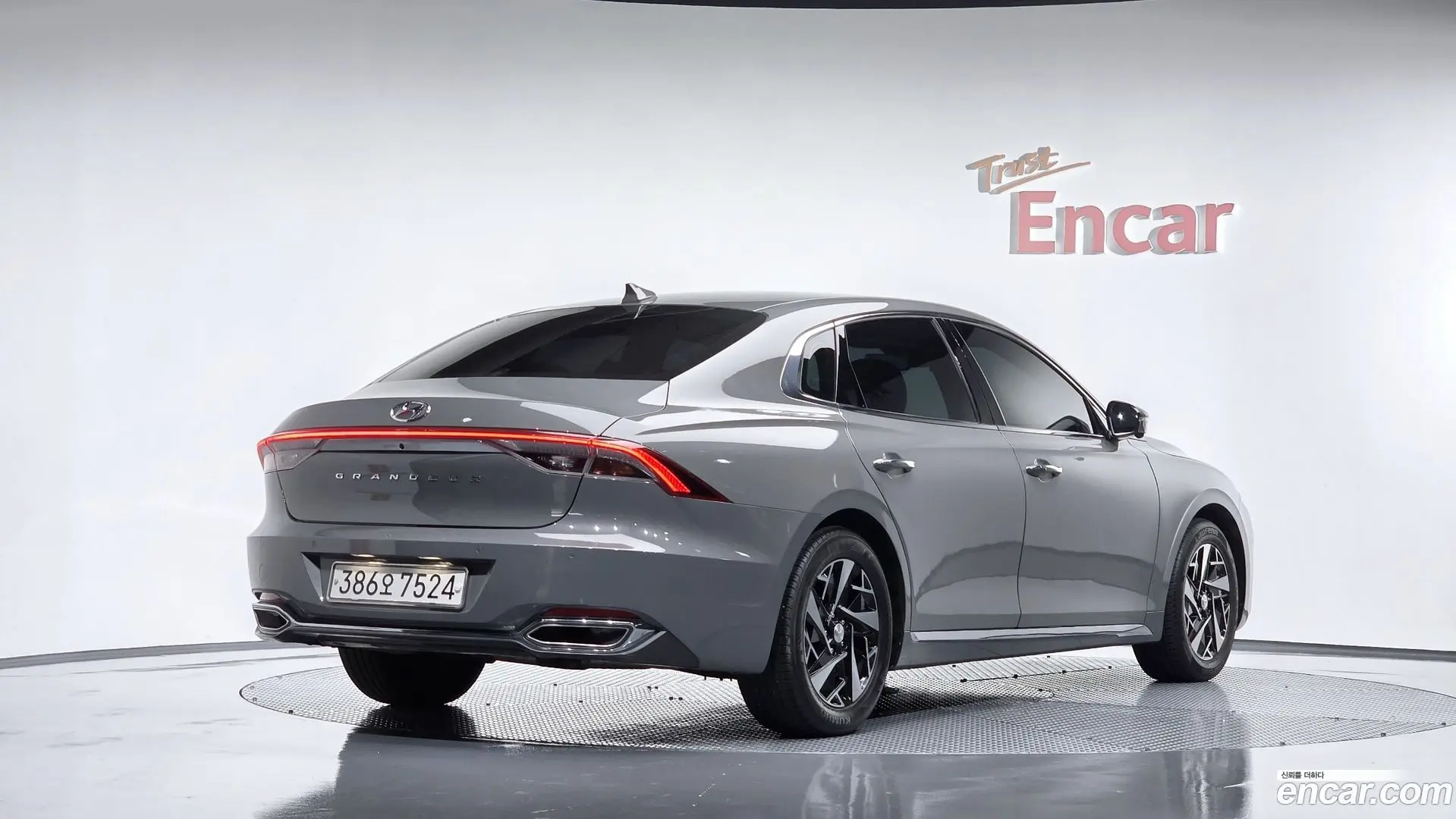 Main__Slider__Photo:Grandeur Hyundai 2022.10-1