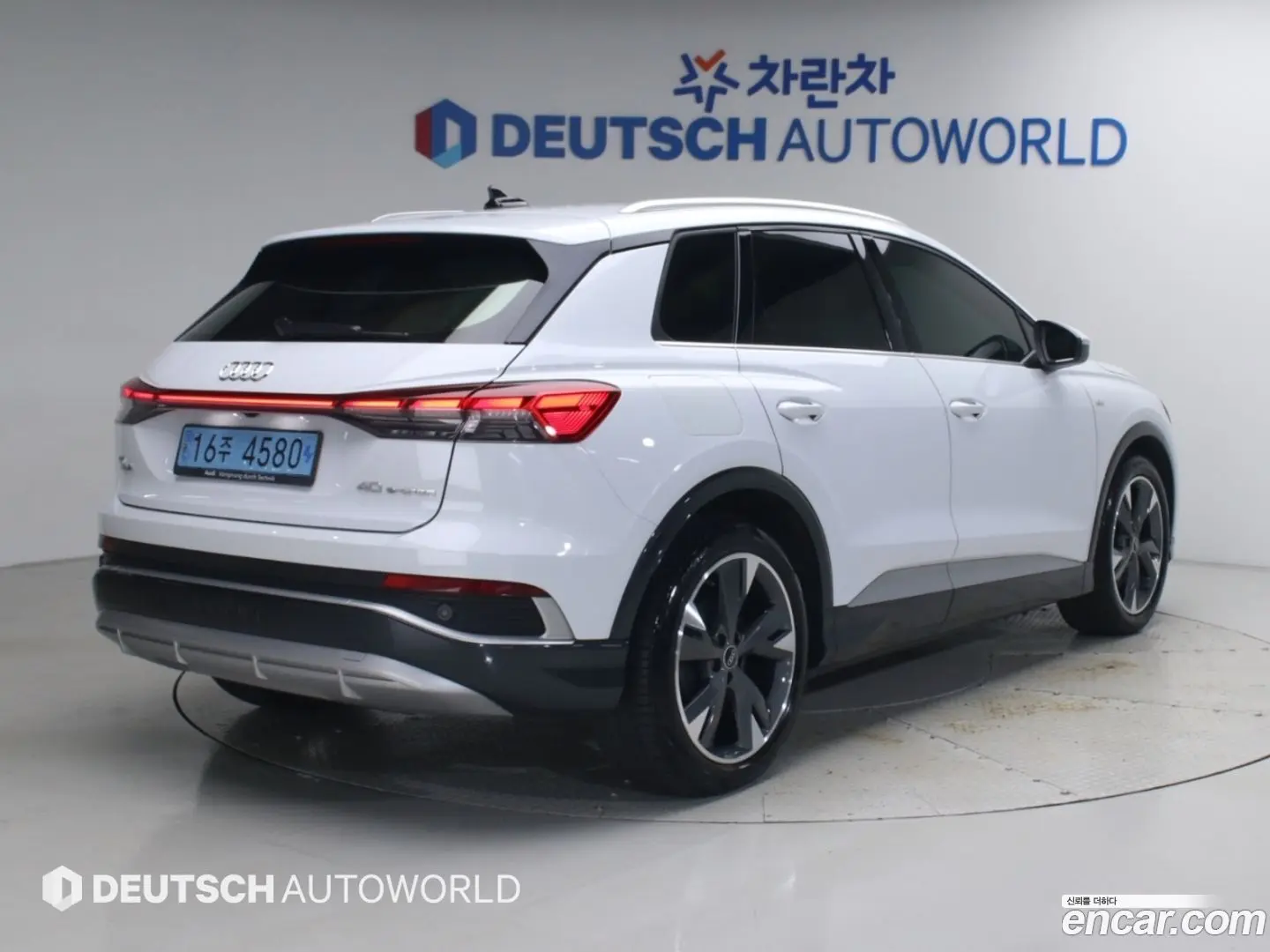 Main__Slider__Photo:Q4 e-tron Audi 2022.8-1