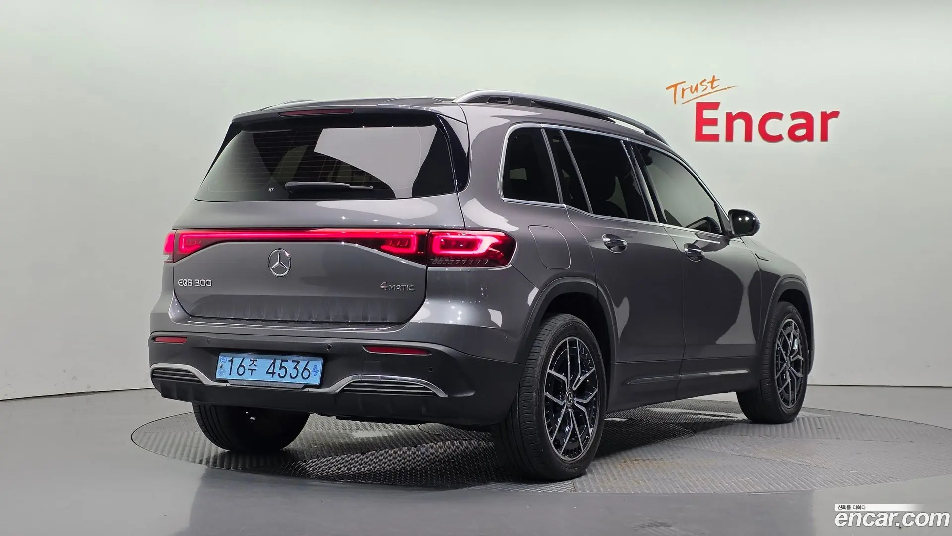 Main__Slider__Photo:EQB Mercedes-Benz 2022.8-1